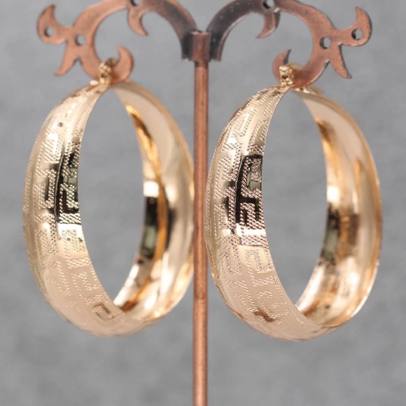 NEW 18k Gold plated luxury hoop earrings - Picture 5 of 6